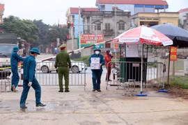 Hanoï se concentre sur l'examen des personnes liées à la zone épidémique à Ha Loi