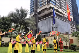 Hommage aux rois Hung en Hongrie et en Malaisie