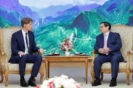 Le Premier ministre Pham Minh Chinh (droite) et Robert Maersk Uggla, président du groupe danois A.P.Moller Holding (APM Holding) et président de Maersk, membre d'APM Holding. Photo: VNA