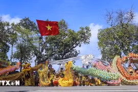 Danse du dragon au Festival d'automne de Hanoï 2023. Photo: VNA