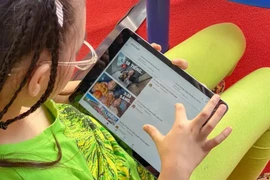 À l’ère de la technologie numérique, s’unir pour créer un cyberespace sûr pour les enfants n’est pas seulement une préoccupation du Vietnam mais aussi du monde entier. Photo: Vietnam+