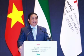 Le Premier ministre Pham Minh Chinh à l'Académie diplomatique Anwar Gargash. Photo: VNA