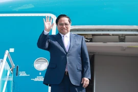 Le Premier ministre Pham Minh Chinh à l'aéroport international de Noi Bai, allant assister aux 44e et 45e Sommets de l'ASEAN et Sommets connexes au Laos. Photo: VNA