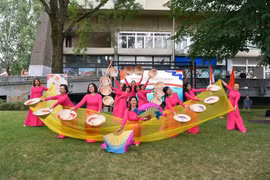 Danse au chapeau conique lors de l'événement. Photo: VNA