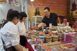 Stand de bâtonnets d'encens à l'événement. Photo: VNA