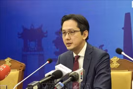 Le vice-ministre des Affaires étrangères ,Do Hung Viet, préside une conférence de presse dans l'après-midi du 15 avril 2024 à Hanoï, annonçant le rapport national pour le 4e cycle de l'EPU. Photo: VNA