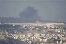 Fumée après une frappe aérienne israélienne sur Qantara, au Liban, le 22 septembre 2024. Photo : Xinhua/VNA