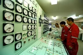 Experts russes et vietnamiens à bord du Vietsovpetro – 01. Photo: VNA