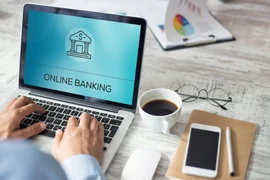 Les Vietnamiens préfèrent progressivement la banque numérique dans les petites dépenses
