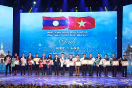 Remise des prix du concours d'étude sur les relations Vietnam-Laos 2022 