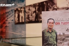 Lancement d'un livre photographique poétique sur la vie et la carrière du général Giap 