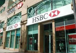 HSBC, la première banque au Vietnam à utiliser des cartes de paiement en plastique recyclé