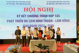 Ninh Thuan et Lam Dong signent un programme de coopération dans le développement du tourisme 