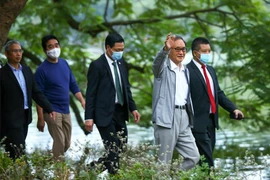 Le Premier ministre japonais fait du jogging dans le centre-ville de Hanoï