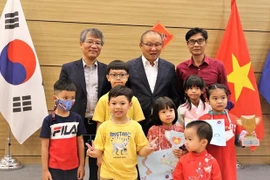 L’entraîneur Park Hang-seo souhaite soutenir le développement des jeunes footballeurs vietnamiens