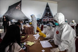 La Thaïlande lève certaines restrictions - l’Indonésie prolonge le temps de travail à domicile