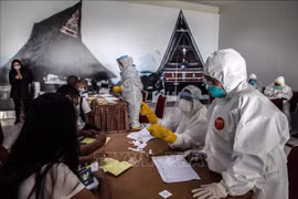 La Thaïlande lève certaines restrictions - l’Indonésie prolonge le temps de travail à domicile