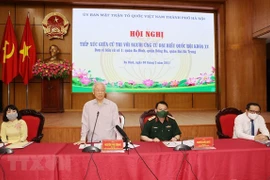 Le secrétaire général du Parti Nguyen Phu Trong rencontre des électeurs à Hanoï