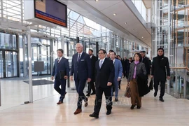 Le Premier ministre Pham Minh Chinh visite la Banque européenne d'investissement