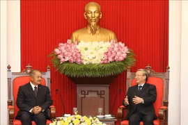 Tran Quoc Vuong reçoit une délégation du Parti populaire révolutionnaire du Laos