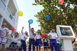Les petits enfants, futurs citoyens sur l'achipel de Truong Sa