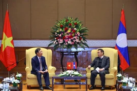La délégation de l'AAVL rend une visite de courtoisie au président de l'AN lao 