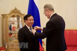 L'ambassadeur du Vietnam en Russie honoré pour ses contributions aux relations bilatérales