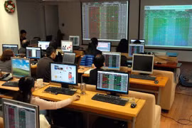 Les investisseurs hésitent à être invités à négocier sur les bourses internationales