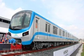 La première rame de la ligne de métro Ben Thanh-Suoi Tien arrive à Ho Chi Minh-Ville