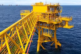 Vietsovpetro accueille les premiers flux de pétrole des plates-formes BK-18A et BK-19