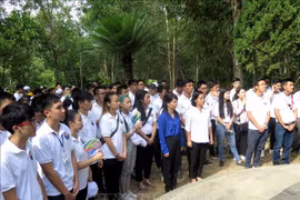 Camp d’été 2019 : Les jeunes Viêt kiêu en visite dans la province de Quang Ngai