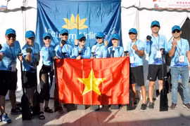Vietnam Airlines participe à la course internationale des bateaux-dragons de Shanghai