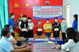 Des expatriés vietnamiens en Italie et à Chypre soutiennent les orphelins du COVID-19