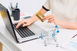 VECOM: l’e-commerce du Vietnam a atteint 13,2 milliards de dollars en 2020