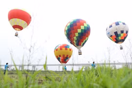 Premier festival de montgolfières à Hanoï 