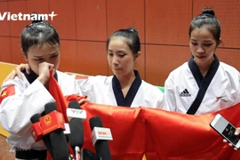 Le moment où un athlète de taekwondo a éclaté en sanglots en "arrachant l'or" des mains thaïlandaise