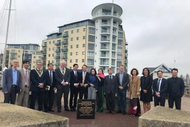 Une délégation de Son La visite la ville de Newhaven, en Angleterre