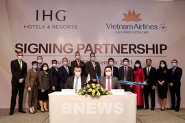 Vietnam Airlines signe un accord de coopération avec le groupe IHG Hotels & Resorts