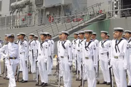 Deux avions de la Force maritime d'autodéfense japonaise au Vietnam
