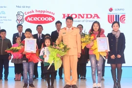 Remise des prix du concours "Doraemon et la sécurité routière" au Vietnam 2018