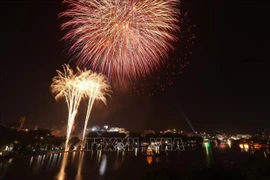 Hanoï envisage de tirer des feux d’artifice à un seul endroit au Réveillon du Nouvel An lunaire