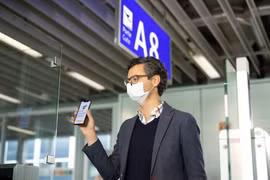 Vietnam Airlines applique officiellement à titre expérimental le passeport sanitaire numérique