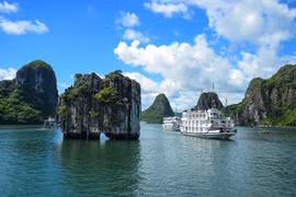 La baie d'Ha Long, l'une des attractions les plus populaires en Asie