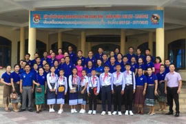 Rencontre d’amitié entre les jeunes Quang Binh - Kham Muon