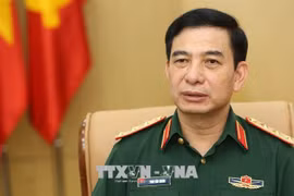 Vietnam-Laos : Entretien en ligne entre les ministres de la Défense 