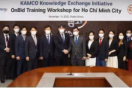 La R. de Corée partage des expériences sur le système d'enchères en ligne avec HCM-Ville