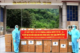 Ha Giang reçoit des dons médicaux de la province chinois de Yunnan