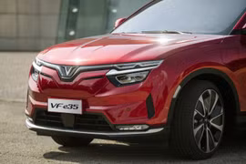 VinFast accepte officiellement les commandes de voitures électriques VF e35, VF e36 dans le monde
