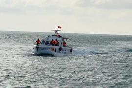 Quang Tri : trois pêcheurs en détresse en mer sont sauvés