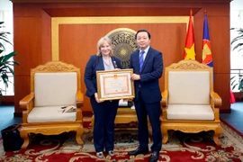 Le Vietnam met à l’honneur deux responsables de l’USAID